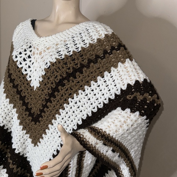 Granny Crochet Poncho - Picture 15 of 17